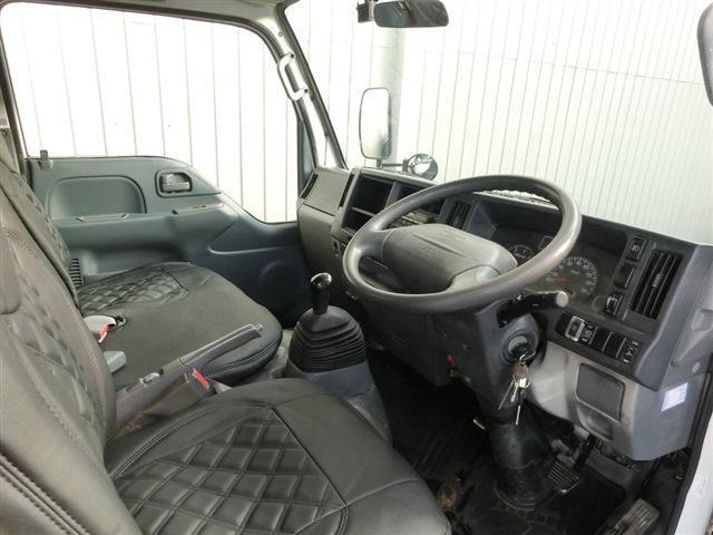 アトラストラック 平ボディ　３ｔ積　Ｐゲート　純正ＡＭ／ＦＭラジオ・ＥＴＣ・ドラレコ・ＡＳＲ・坂道発進補助装置・アイドリングＳ・左電格ミラー・フォグランプ・ＡＢＳ・ブラックレザー調シートカバー・荷台寸法３０３×１６０×３８・車輛総重量５７５５ｋｇ（12枚目）