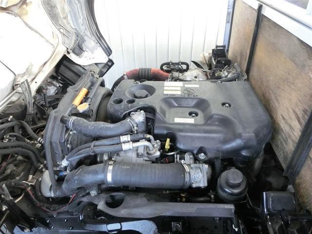 アトラストラック 平ボディ　３ｔ積　Ｐゲート　純正ＡＭ／ＦＭラジオ・ＥＴＣ・ドラレコ・ＡＳＲ・坂道発進補助装置・アイドリングＳ・左電格ミラー・フォグランプ・ＡＢＳ・ブラックレザー調シートカバー・荷台寸法３０３×１６０×３８・車輛総重量５７５５ｋｇ（18枚目）