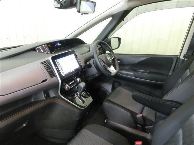 セレナ ハイウェイスターＶ　純正ナビ・フルセグＴＶ・アラウンドビュー・Ｂｌｕｅｔｏｏｔｈ・フリップダウン・ＥＴＣ・前後ドラレコ・デジタルインナーミラー・エマージェンシーＢ・プロパイロット・ＢＳＷ・ＬＤＷ・Ｐアシスト・両側Ｐスラ（10枚目）