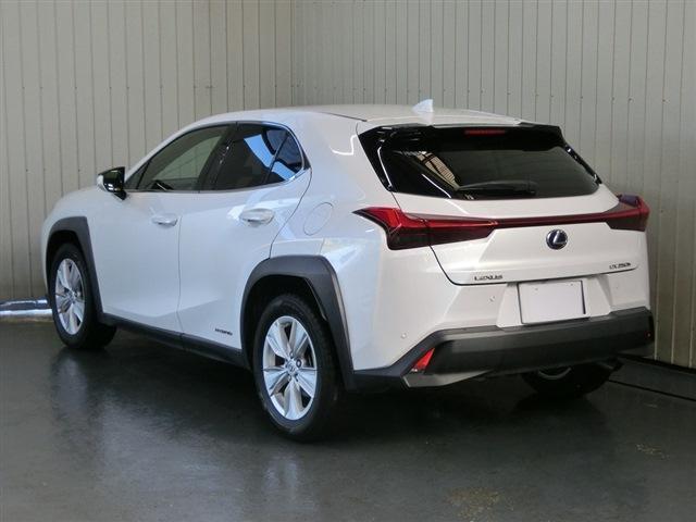 UX UX250h バージョンC 純正10.3インチメモリーナビ・フルセグTV・Bカメラ・Bluetooth・ETC2.0・LSS・プリクラ・Rクルコン・LTA・VSC・BSM・クリアランスソナー・ブラックレザーシート・前後ドラレコ(4枚目)