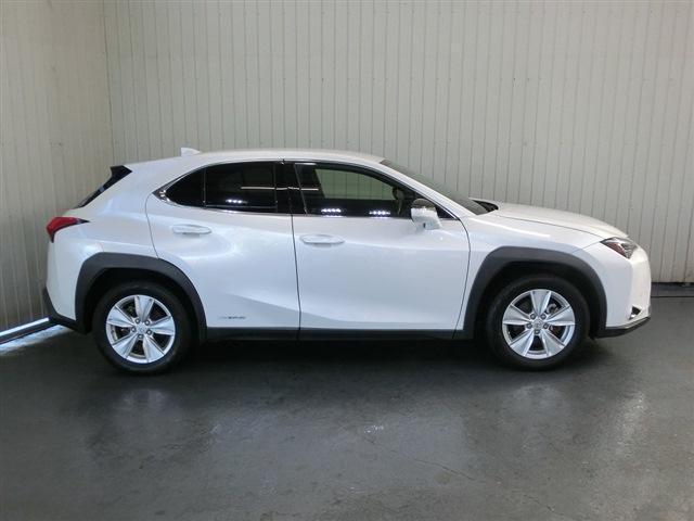 UX UX250h バージョンC 純正10.3インチメモリーナビ・フルセグTV・Bカメラ・Bluetooth・ETC2.0・LSS・プリクラ・Rクルコン・LTA・VSC・BSM・クリアランスソナー・ブラックレザーシート・前後ドラレコ(8枚目)