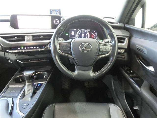 UX UX250h バージョンC 純正10.3インチメモリーナビ・フルセグTV・Bカメラ・Bluetooth・ETC2.0・LSS・プリクラ・Rクルコン・LTA・VSC・BSM・クリアランスソナー・ブラックレザーシート・前後ドラレコ(20枚目)