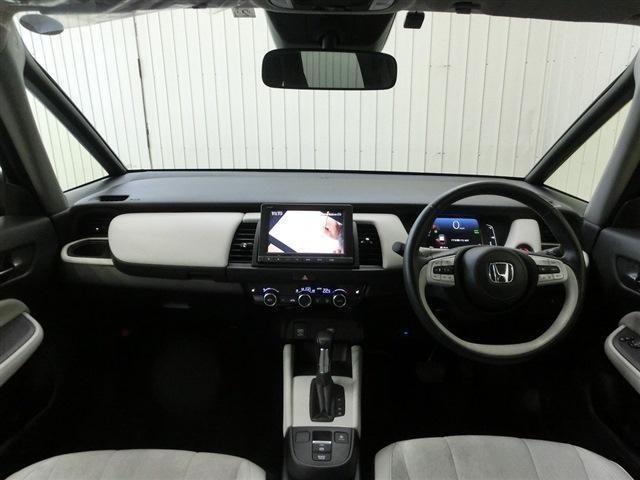 フィット e:HEVホーム 純正8インチメモリーナビ・フルセグTV・バックカメラ・DVD再生・Bluetooth・ビルトインETC・ホンダセンシング・LKAS・VSA・HOMEコンビシート・シートヒーター・コーナーセンサー(11枚目)