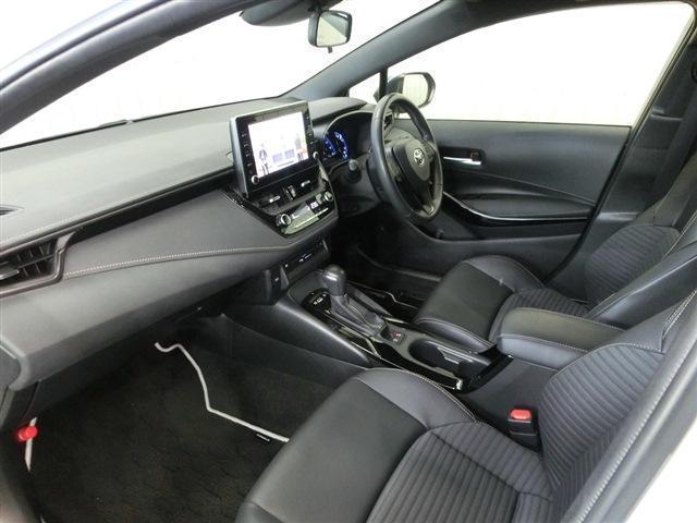 カローラツーリング ハイブリッド　ダブルバイビー　純正１０．５インチナビ・フルセグＴＶ・Ｂカメラ・Ｂｌｕｅｔｏｏｔｈ・ＥＴＣ・ＴＳＳ・プリクラ・Ｒクルコン・ＬＤＡ・Ａハイビーム・ＢＳＭ・クリアランスソナー・ブラックハーフレザーシート・モデリスタエアロ（10枚目）