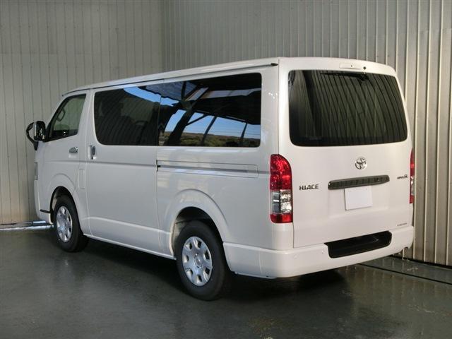ハイエースバン スーパーＧＬ　ダークプライムＩＩ　登録済未使用車・ＴＳＳ・プリクラ・ＬＤＡ・Ａハイビーム・ＴＲＣ・Ｄインナーミラー・両側Ｐスライド・ブラックハーフレザー調シート・コンビハンドル・クリアランスソナー・ＬＥＤヘッドライト・スマートキー（4枚目）
