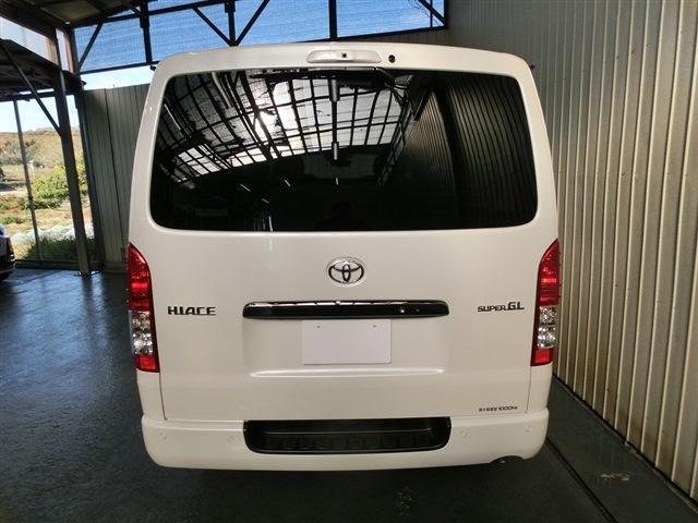 ハイエースバン スーパーＧＬ　ダークプライムＩＩ　登録済未使用車・ＴＳＳ・プリクラ・ＬＤＡ・Ａハイビーム・ＴＲＣ・Ｄインナーミラー・両側Ｐスライド・ブラックハーフレザー調シート・コンビハンドル・クリアランスソナー・ＬＥＤヘッドライト・スマートキー（6枚目）