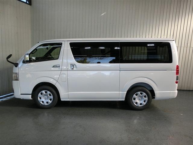ハイエースバン スーパーＧＬ　ダークプライムＩＩ　登録済未使用車・ＴＳＳ・プリクラ・ＬＤＡ・Ａハイビーム・ＴＲＣ・Ｄインナーミラー・両側Ｐスライド・ブラックハーフレザー調シート・コンビハンドル・クリアランスソナー・ＬＥＤヘッドライト・スマートキー（9枚目）