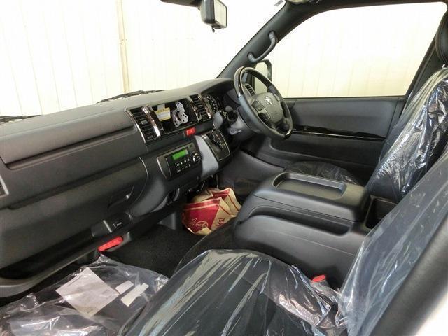 ハイエースバン スーパーＧＬ　ダークプライムＩＩ　登録済未使用車・ＴＳＳ・プリクラ・ＬＤＡ・Ａハイビーム・ＴＲＣ・Ｄインナーミラー・両側Ｐスライド・ブラックハーフレザー調シート・コンビハンドル・クリアランスソナー・ＬＥＤヘッドライト・スマートキー（10枚目）