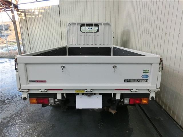 キャンター 平ボディ　２ｔ積　ストラーダナビ・フルセグＴＶ・Ｂｌｕｅｔｏｏｔｈ・ＤＶＤ再生・ドラレコ・ＥＴＣ・キーレス・衝突被害軽減Ｂ・車線逸脱警報・ＡＳＲ・坂道発進補助・荷台寸法３１０×１６０×３８・車輛総重量４３８５ｋｇ（6枚目）