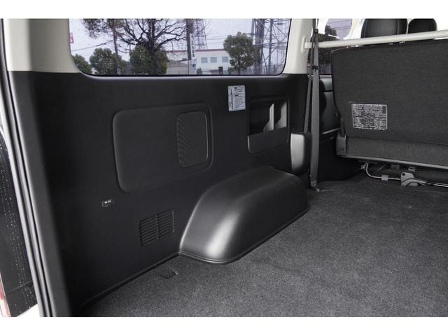 ハイエースバン スーパーＧＬ　ダークプライム　ワンオーナー　両側パワースライド　スマートキー　専用ハーフレザーシート　フロントモデリスタエアロ　６ＡＴモデル　ＬＥＤテール　バットラッカー１７インチ　ファルケンホワイトレター　ウィンカードアミラー（27枚目）