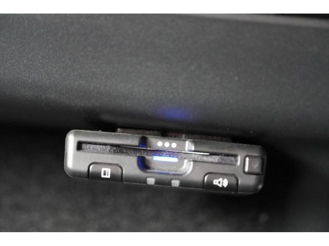 ハイエースバン スーパーＧＬ　ダークプライム　ワンオーナー　両側パワースライド　スマートキー　専用ハーフレザーシート　フロントモデリスタエアロ　６ＡＴモデル　ＬＥＤテール　バットラッカー１７インチ　ファルケンホワイトレター　ウィンカードアミラー（33枚目）