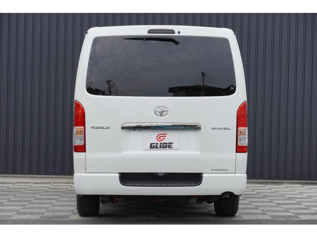 ハイエースバン スーパーＧＬ　ダークプライム　ＵＩビークル足回り　バットフェイスボンネット　ＥＳＳＥＸ１７アルミ　両側パワースライド　キャリパーカバー　ＡＣ１００Ｖ電源　ナビフルセグ　フリップダウンモニター　ＥＴＣ　スマートキー　リアスピーカー（7枚目）