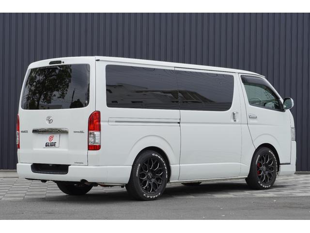 ハイエースバン スーパーＧＬ　ダークプライム　ＵＩビークル足回り　バットフェイスボンネット　ＥＳＳＥＸ１７アルミ　両側パワースライド　キャリパーカバー　ＡＣ１００Ｖ電源　ナビフルセグ　フリップダウンモニター　ＥＴＣ　スマートキー　リアスピーカー（9枚目）