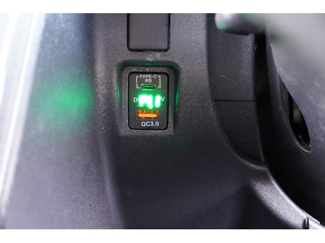 ハイエースバン スーパーＧＬ　ダークプライム　ＵＩビークル足回り　バットフェイスボンネット　ＥＳＳＥＸ１７アルミ　両側パワースライド　キャリパーカバー　ＡＣ１００Ｖ電源　ナビフルセグ　フリップダウンモニター　ＥＴＣ　スマートキー　リアスピーカー（28枚目）