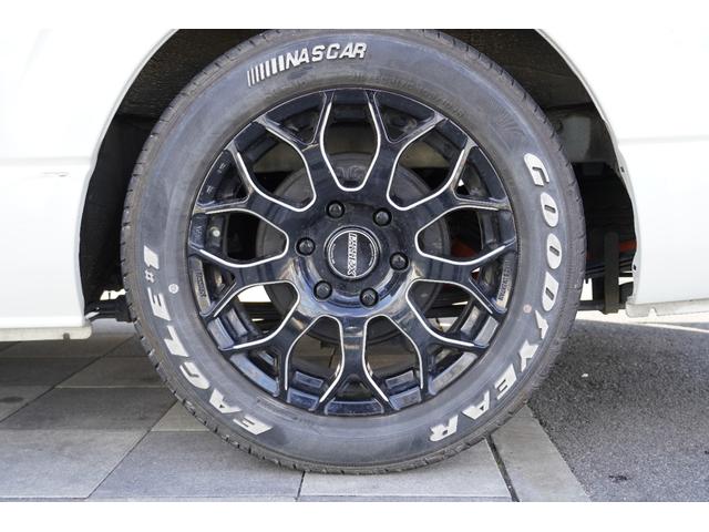 ハイエースバン スーパーＧＬ　ダークプライム　ＵＩビークル足回り　バットフェイスボンネット　ＥＳＳＥＸ１７アルミ　両側パワースライド　キャリパーカバー　ＡＣ１００Ｖ電源　ナビフルセグ　フリップダウンモニター　ＥＴＣ　スマートキー　リアスピーカー（43枚目）