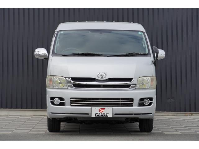 ハイエースワゴン ＧＬ　４ＷＤ　寒冷地仕様　バトルシップ１７インチＡＷ　架装ベットキット　ＬＥＤライト　ＬＥＤフォグ　ＡＬＰＩＮＥ　Ｆダウンモニター　ホワイトレタータイヤ　バックモニター　スライドドア（5枚目）