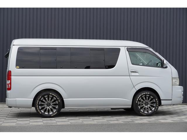 ハイエースワゴン ＧＬ　４ＷＤ　寒冷地仕様　バトルシップ１７インチＡＷ　架装ベットキット　ＬＥＤライト　ＬＥＤフォグ　ＡＬＰＩＮＥ　Ｆダウンモニター　ホワイトレタータイヤ　バックモニター　スライドドア（7枚目）