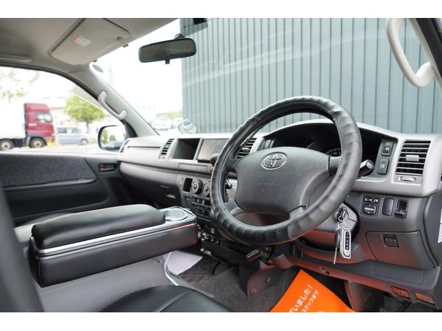 ハイエースワゴン ＧＬ　４ＷＤ　寒冷地仕様　バトルシップ１７インチＡＷ　架装ベットキット　ＬＥＤライト　ＬＥＤフォグ　ＡＬＰＩＮＥ　Ｆダウンモニター　ホワイトレタータイヤ　バックモニター　スライドドア（13枚目）
