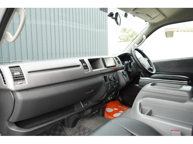 ハイエースワゴン ＧＬ　４ＷＤ　寒冷地仕様　バトルシップ１７インチＡＷ　架装ベットキット　ＬＥＤライト　ＬＥＤフォグ　ＡＬＰＩＮＥ　Ｆダウンモニター　ホワイトレタータイヤ　バックモニター　スライドドア（15枚目）