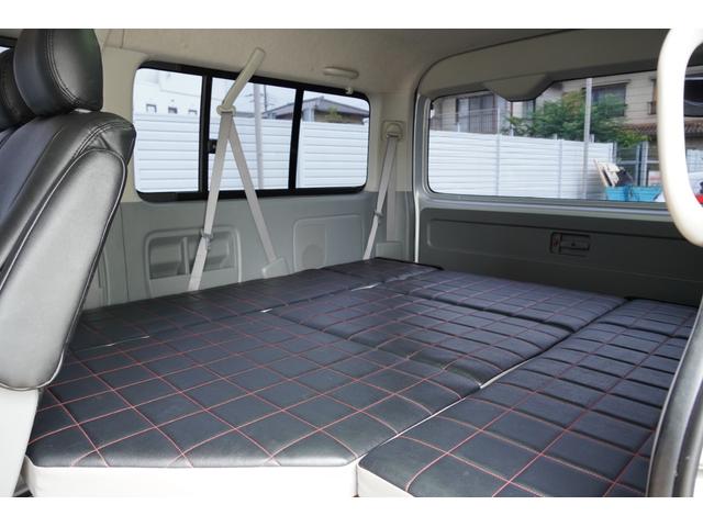 ハイエースワゴン ＧＬ　４ＷＤ　寒冷地仕様　バトルシップ１７インチＡＷ　架装ベットキット　ＬＥＤライト　ＬＥＤフォグ　ＡＬＰＩＮＥ　Ｆダウンモニター　ホワイトレタータイヤ　バックモニター　スライドドア（20枚目）