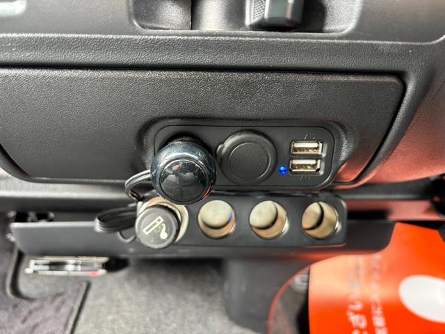 ハイエースワゴン ＧＬ　４ＷＤ　寒冷地仕様　バトルシップ１７インチＡＷ　架装ベットキット　ＬＥＤライト　ＬＥＤフォグ　ＡＬＰＩＮＥ　Ｆダウンモニター　ホワイトレタータイヤ　バックモニター　スライドドア（57枚目）