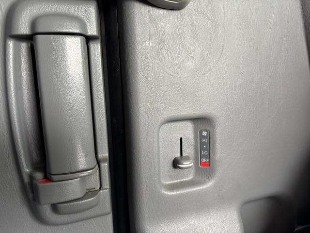 ハイエースワゴン ＧＬ　４ＷＤ　寒冷地仕様　バトルシップ１７インチＡＷ　架装ベットキット　ＬＥＤライト　ＬＥＤフォグ　ＡＬＰＩＮＥ　Ｆダウンモニター　ホワイトレタータイヤ　バックモニター　スライドドア（59枚目）