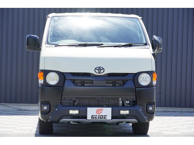 ハイエースバン ロングスーパーＧＬ　２．８Ｄ　丸目ヘッドライト　パノラマビュー　両側パワースライドドア　特装車５９９ライトイエロー　ワンオーナー　セーフティーセンス　ホワイトレター　木目調ステア（5枚目）