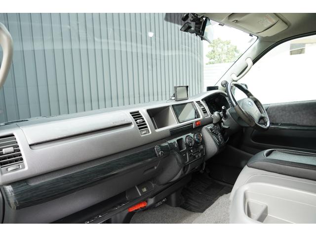 ハイエースワゴン ＧＬ　１０人乗り　２型　ストラーダＨＤＤナビ　フロントカメラ　バックカメラ　追加スピーカー　レガンスＬＥＤテール　ＥＳＳＥＸショックアブソーバー　ＡＬＰＩＮＥ１０．２フリップダウン　黒レザー調シートカバー（15枚目）