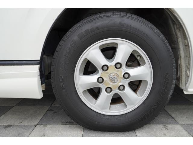 レジアスエースバン ロングワイドスーパーＧＬ　２型　ワイドボディ　３．０Ｄ　タイベルＲ３年　４／１９　１１．０万キロ時タイベル交換　Ｆスポイラー　純正１５インチＡＷ　キーレスキー　ＡＣ１００Ｖ　クリアランスソナー　フォグライト　Ｒガラススライド（31枚目）