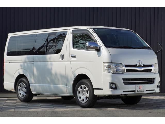 ハイエースバン ロングスーパーＧＬプライムセレ　４ＷＤ　特別仕様車　３．０Ｄ　タイベル　Ｒ３年６／２５　１０１７０９ｋｍ時交換　Ｒスポイラー　ＨＩＤヘッドライト　スカッフプレート　キーレスキー　小窓付きＲガラススライド　黒木目調ステアリング（4枚目）