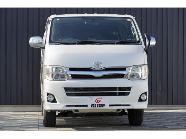 ハイエースバン ロングスーパーＧＬプライムセレ　４ＷＤ　特別仕様車　３．０Ｄ　タイベル　Ｒ３年６／２５　１０１７０９ｋｍ時交換　Ｒスポイラー　ＨＩＤヘッドライト　スカッフプレート　キーレスキー　小窓付きＲガラススライド　黒木目調ステアリング（5枚目）