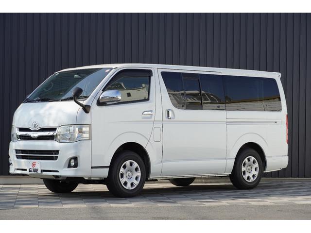 ハイエースバン ロングスーパーＧＬプライムセレ　４ＷＤ　特別仕様車　３．０Ｄ　タイベル　Ｒ３年６／２５　１０１７０９ｋｍ時交換　Ｒスポイラー　ＨＩＤヘッドライト　スカッフプレート　キーレスキー　小窓付きＲガラススライド　黒木目調ステアリング（6枚目）