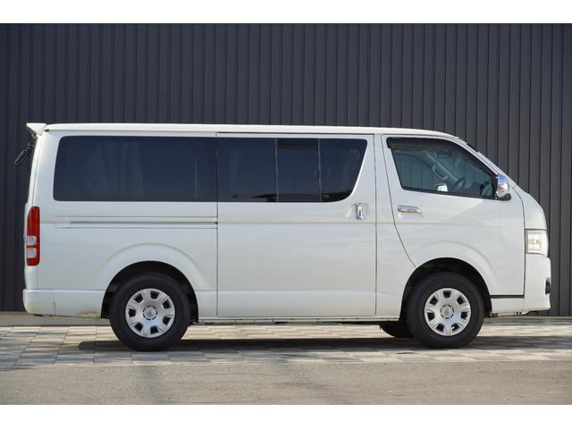 ハイエースバン ロングスーパーＧＬプライムセレ　４ＷＤ　特別仕様車　３．０Ｄ　タイベル　Ｒ３年６／２５　１０１７０９ｋｍ時交換　Ｒスポイラー　ＨＩＤヘッドライト　スカッフプレート　キーレスキー　小窓付きＲガラススライド　黒木目調ステアリング（7枚目）