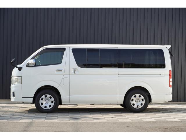 ハイエースバン ロングスーパーＧＬプライムセレ　４ＷＤ　特別仕様車　３．０Ｄ　タイベル　Ｒ３年６／２５　１０１７０９ｋｍ時交換　Ｒスポイラー　ＨＩＤヘッドライト　スカッフプレート　キーレスキー　小窓付きＲガラススライド　黒木目調ステアリング（8枚目）