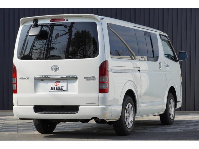 ハイエースバン ロングスーパーＧＬプライムセレ　４ＷＤ　特別仕様車　３．０Ｄ　タイベル　Ｒ３年６／２５　１０１７０９ｋｍ時交換　Ｒスポイラー　ＨＩＤヘッドライト　スカッフプレート　キーレスキー　小窓付きＲガラススライド　黒木目調ステアリング（10枚目）