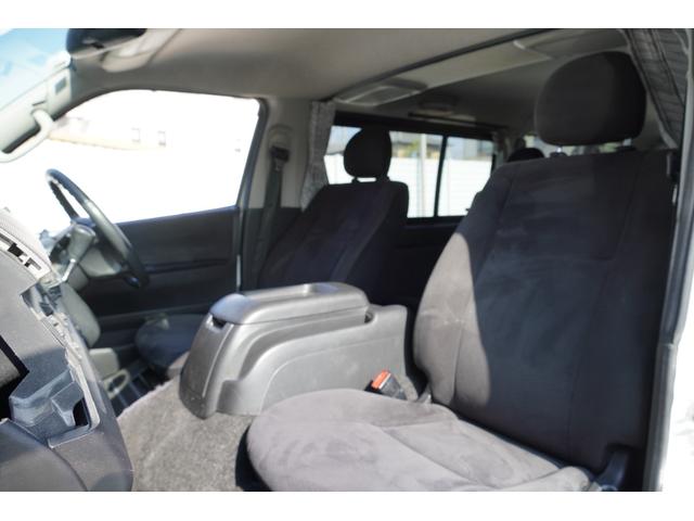 ハイエースバン ロングスーパーＧＬプライムセレ　４ＷＤ　特別仕様車　３．０Ｄ　タイベル　Ｒ３年６／２５　１０１７０９ｋｍ時交換　Ｒスポイラー　ＨＩＤヘッドライト　スカッフプレート　キーレスキー　小窓付きＲガラススライド　黒木目調ステアリング（12枚目）