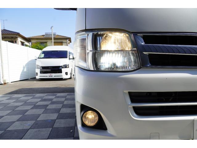 ハイエースバン ロングスーパーＧＬプライムセレ　４ＷＤ　特別仕様車　３．０Ｄ　タイベル　Ｒ３年６／２５　１０１７０９ｋｍ時交換　Ｒスポイラー　ＨＩＤヘッドライト　スカッフプレート　キーレスキー　小窓付きＲガラススライド　黒木目調ステアリング（19枚目）