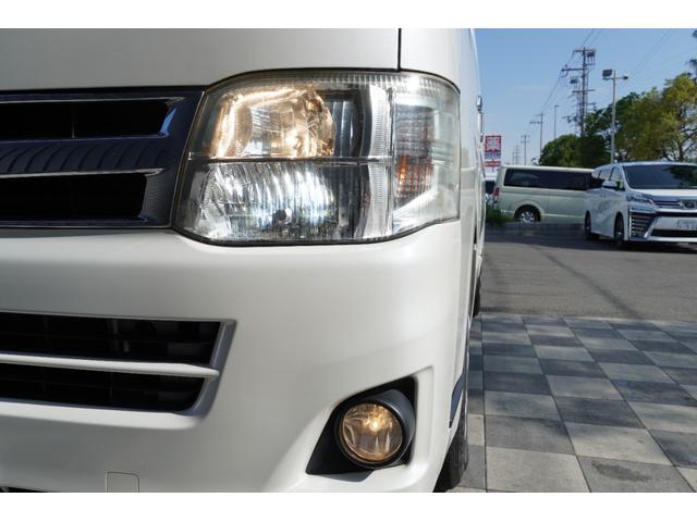 ハイエースバン ロングスーパーＧＬプライムセレ　４ＷＤ　特別仕様車　３．０Ｄ　タイベル　Ｒ３年６／２５　１０１７０９ｋｍ時交換　Ｒスポイラー　ＨＩＤヘッドライト　スカッフプレート　キーレスキー　小窓付きＲガラススライド　黒木目調ステアリング（22枚目）