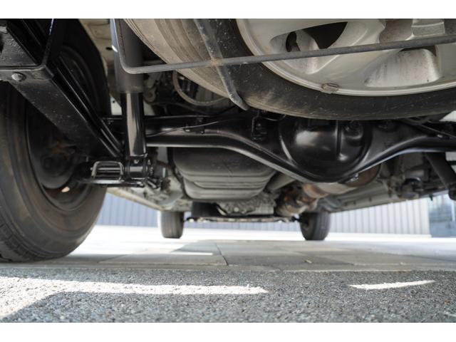ハイエースバン ロングスーパーＧＬプライムセレ　４ＷＤ　特別仕様車　３．０Ｄ　タイベル　Ｒ３年６／２５　１０１７０９ｋｍ時交換　Ｒスポイラー　ＨＩＤヘッドライト　スカッフプレート　キーレスキー　小窓付きＲガラススライド　黒木目調ステアリング（25枚目）