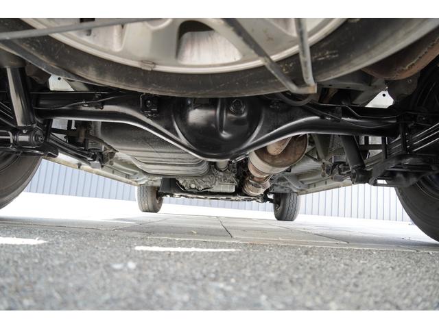 ハイエースバン ロングスーパーＧＬプライムセレ　４ＷＤ　特別仕様車　３．０Ｄ　タイベル　Ｒ３年６／２５　１０１７０９ｋｍ時交換　Ｒスポイラー　ＨＩＤヘッドライト　スカッフプレート　キーレスキー　小窓付きＲガラススライド　黒木目調ステアリング（26枚目）