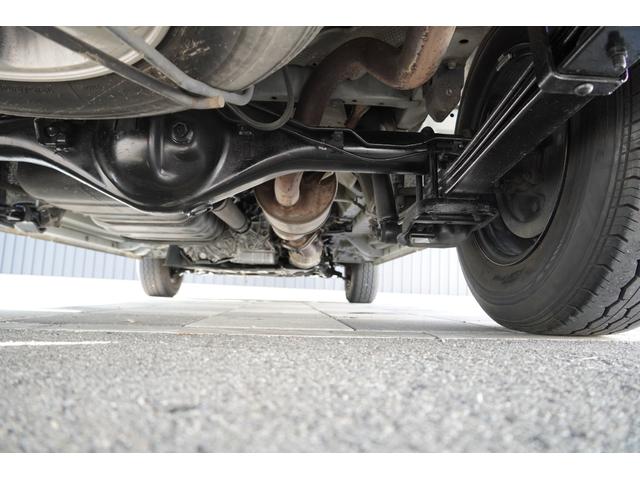 ハイエースバン ロングスーパーＧＬプライムセレ　４ＷＤ　特別仕様車　３．０Ｄ　タイベル　Ｒ３年６／２５　１０１７０９ｋｍ時交換　Ｒスポイラー　ＨＩＤヘッドライト　スカッフプレート　キーレスキー　小窓付きＲガラススライド　黒木目調ステアリング（27枚目）