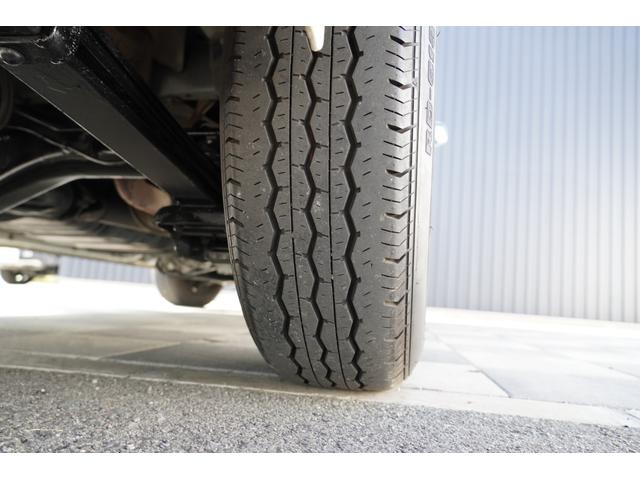 ハイエースバン ロングスーパーＧＬプライムセレ　４ＷＤ　特別仕様車　３．０Ｄ　タイベル　Ｒ３年６／２５　１０１７０９ｋｍ時交換　Ｒスポイラー　ＨＩＤヘッドライト　スカッフプレート　キーレスキー　小窓付きＲガラススライド　黒木目調ステアリング（33枚目）