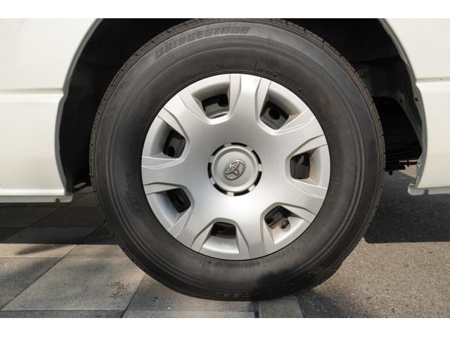 ハイエースバン ロングスーパーＧＬプライムセレ　４ＷＤ　特別仕様車　３．０Ｄ　タイベル　Ｒ３年６／２５　１０１７０９ｋｍ時交換　Ｒスポイラー　ＨＩＤヘッドライト　スカッフプレート　キーレスキー　小窓付きＲガラススライド　黒木目調ステアリング（34枚目）