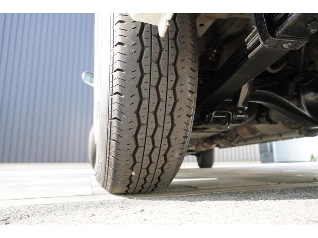 ハイエースバン ロングスーパーＧＬプライムセレ　４ＷＤ　特別仕様車　３．０Ｄ　タイベル　Ｒ３年６／２５　１０１７０９ｋｍ時交換　Ｒスポイラー　ＨＩＤヘッドライト　スカッフプレート　キーレスキー　小窓付きＲガラススライド　黒木目調ステアリング（35枚目）