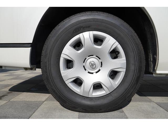 ハイエースバン ロングスーパーＧＬプライムセレ　４ＷＤ　特別仕様車　３．０Ｄ　タイベル　Ｒ３年６／２５　１０１７０９ｋｍ時交換　Ｒスポイラー　ＨＩＤヘッドライト　スカッフプレート　キーレスキー　小窓付きＲガラススライド　黒木目調ステアリング（36枚目）