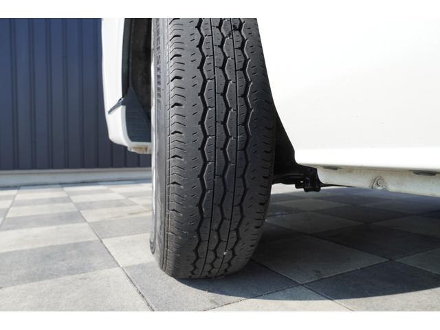 ハイエースバン ロングスーパーＧＬプライムセレ　４ＷＤ　特別仕様車　３．０Ｄ　タイベル　Ｒ３年６／２５　１０１７０９ｋｍ時交換　Ｒスポイラー　ＨＩＤヘッドライト　スカッフプレート　キーレスキー　小窓付きＲガラススライド　黒木目調ステアリング（37枚目）
