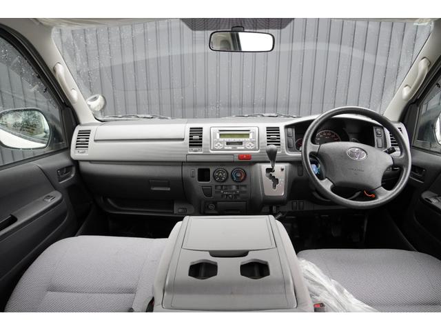 ハイエースバン ＤＸ　ＧＬパッケージ　２．０Ｇ　５ドア　６人乗り　Ｒガラススライド　実走行１．７万ｋｍ　電格ミラー　最積１２５０ｋｇ　キーレスキー　フロアマット　ドアバイザー　ヘッドライトレベライザー　エアコン　ＣＤデッキ（12枚目）