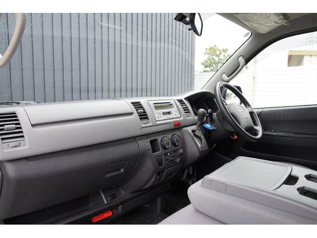 ハイエースバン ＤＸ　ＧＬパッケージ　２．０Ｇ　５ドア　６人乗り　Ｒガラススライド　実走行１．７万ｋｍ　電格ミラー　最積１２５０ｋｇ　キーレスキー　フロアマット　ドアバイザー　ヘッドライトレベライザー　エアコン　ＣＤデッキ（15枚目）