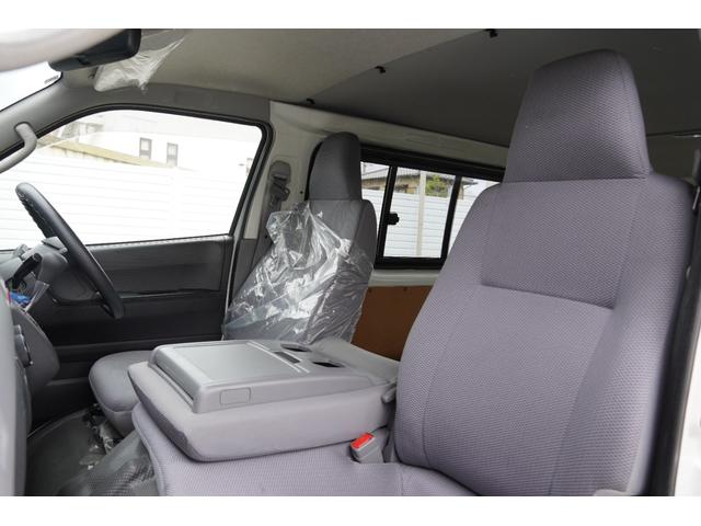ハイエースバン ＤＸ　ＧＬパッケージ　２．０Ｇ　５ドア　６人乗り　Ｒガラススライド　実走行１．７万ｋｍ　電格ミラー　最積１２５０ｋｇ　キーレスキー　フロアマット　ドアバイザー　ヘッドライトレベライザー　エアコン　ＣＤデッキ（16枚目）