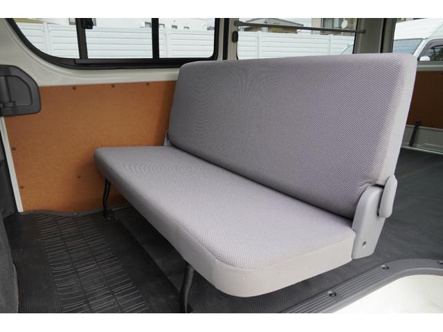 ハイエースバン ＤＸ　ＧＬパッケージ　２．０Ｇ　５ドア　６人乗り　Ｒガラススライド　実走行１．７万ｋｍ　電格ミラー　最積１２５０ｋｇ　キーレスキー　フロアマット　ドアバイザー　ヘッドライトレベライザー　エアコン　ＣＤデッキ（20枚目）